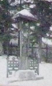 Troiţa Junilor Braşovecheni din curtea Bisericii Sf. Adormire din Braşovechi loc de comemorere a junilor decedaţi construită de juni în anul 1938